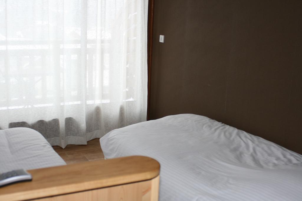 Accueil Savoyard Hotel Mieussy Quarto foto
