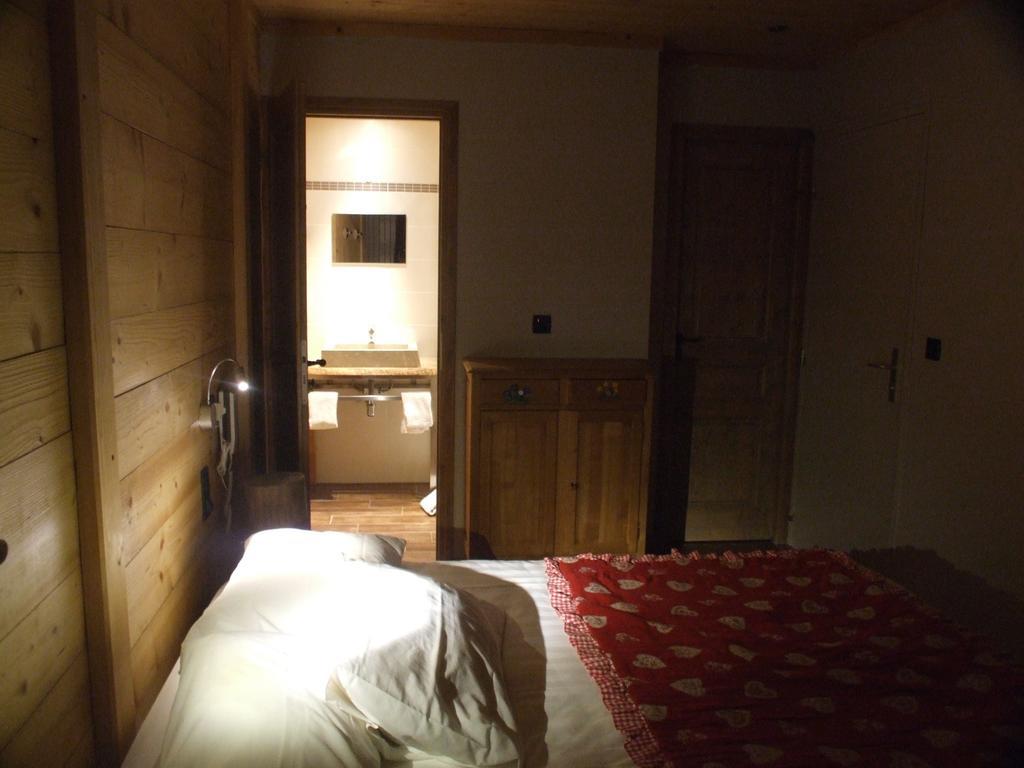 Accueil Savoyard Hotel Mieussy Quarto foto