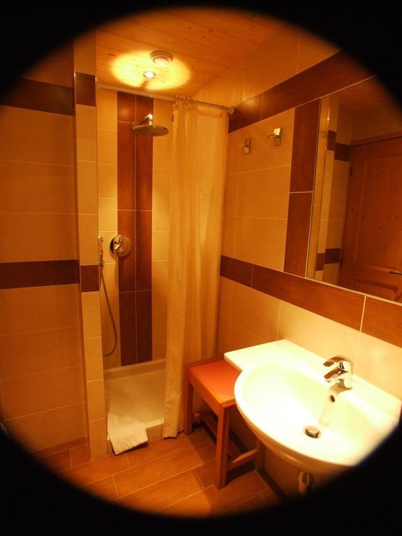 Accueil Savoyard Hotel Mieussy Quarto foto